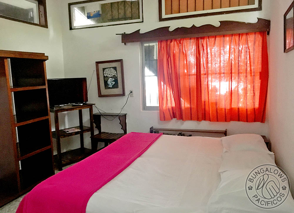 Bedroom at Bungalows Pac&iacute;ficos