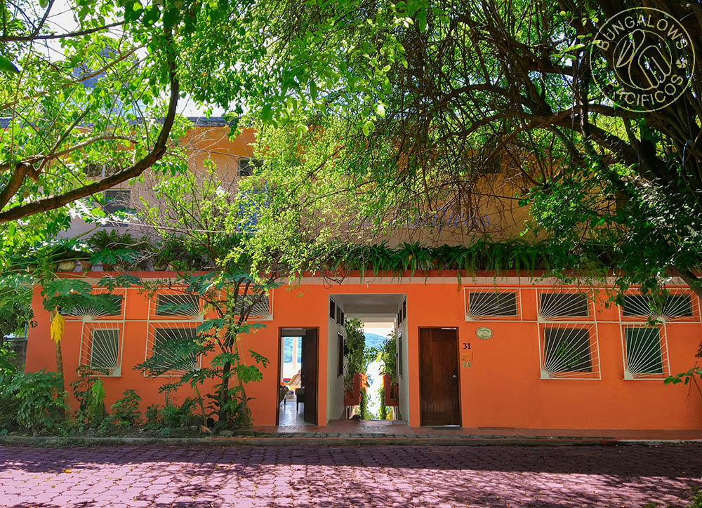 Street entrance of Bungalows Pac&iacute;ficos