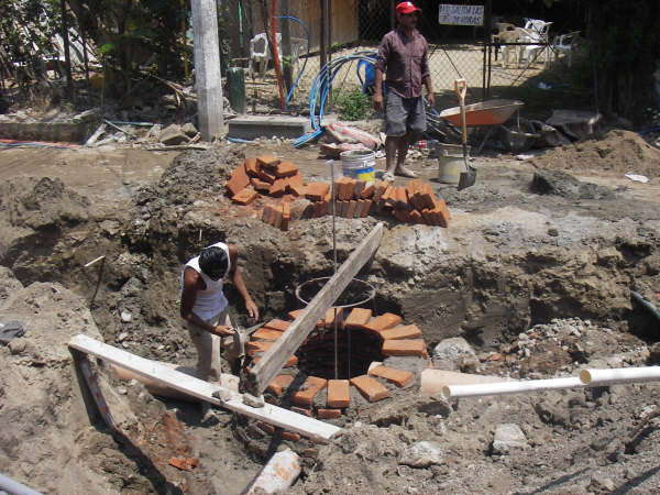 Street repairs on Juan N. Alvarez in Zihuatanejo